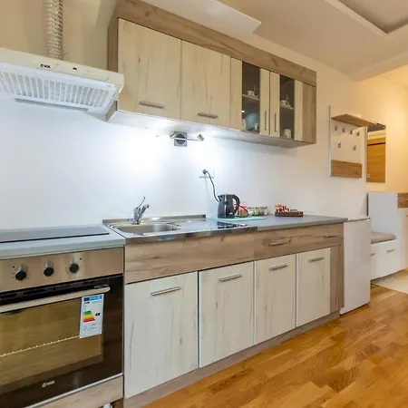 Apartment Oktobar 06